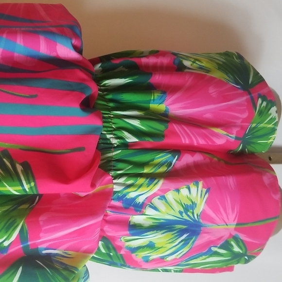 CHLOE OLIVER PINK & GREEN TROPICAL PRINT SHORT ROMPER - Picture 4 of 10